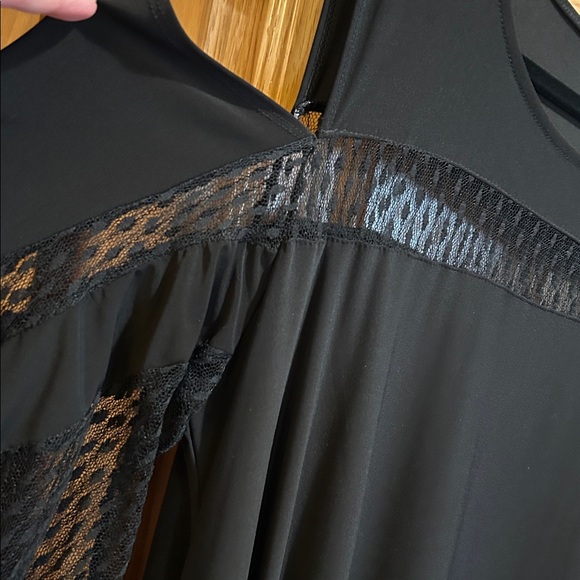 Pretty and fun black dress! See elegant lace accents and open shoulder design. - Picture 4 of 6